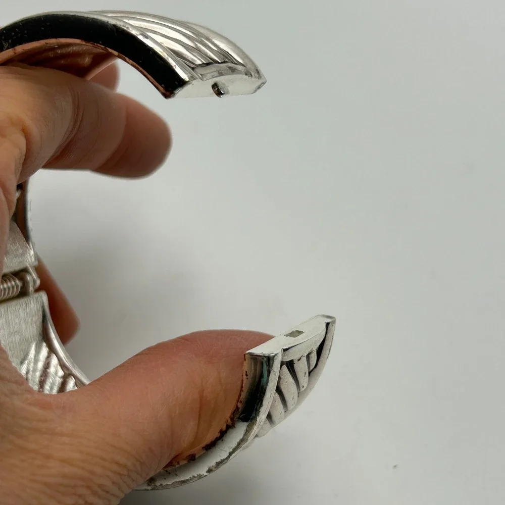 Vintage Premier Designs Chunky Hinged Clamper‎ Bracelet Silver Tone Signed PD